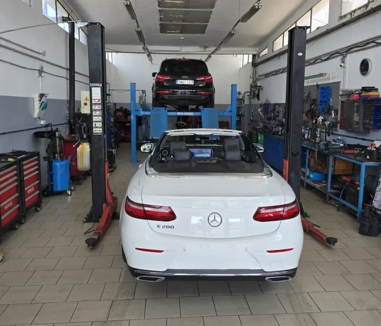 Világít a Check Engine lámpa? Ezt tedd, mielőtt pánikba esnél